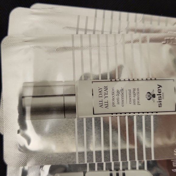 17 Sisley Paris samples - Picture 2 of 16